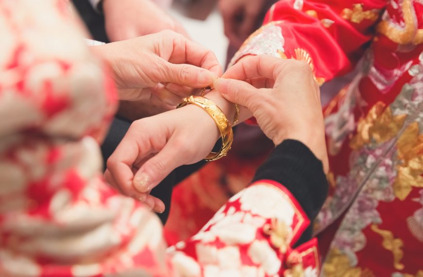A young Chinese couple file for divorce an hour after marriage