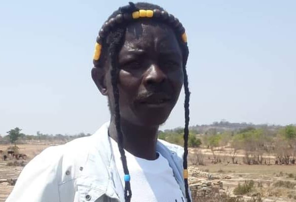 Home 137 Abel Mauchi entertains CCC supporters at Masvingo Rally