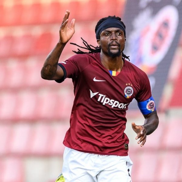 Costa Nhamoinesu during his days at Sparta Praha