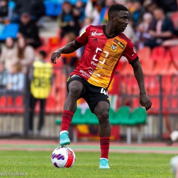 Klings Kangwa wins Arsenal Tula player of the year award