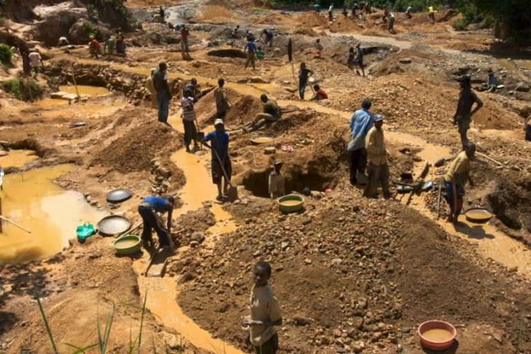 Umzingwane villagers complain about rogue artisanal miners
