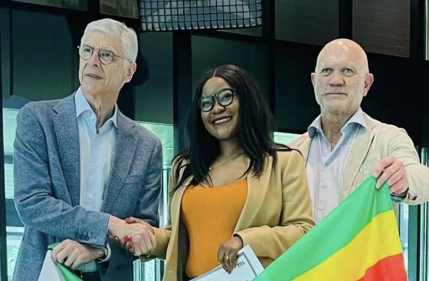 Zimbabwean sports journalist Chipo Sabeta was presented the FIFA/CIES Network Award by legendary French coach Arsene Wenger at FIFA headquarters in Zurich, Switzerland.