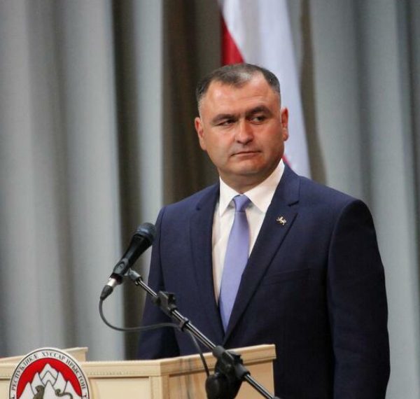 Home 11 South Ossetia President Alan Gagloev has cancelled a referendum to join Russia