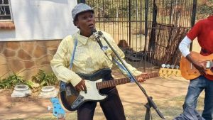 Bee Wezhira: The unemployed teacher who became a comedienne