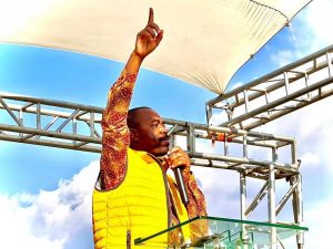 Zanu PF thugs stop Chamisa in Gokwe, journos attacked