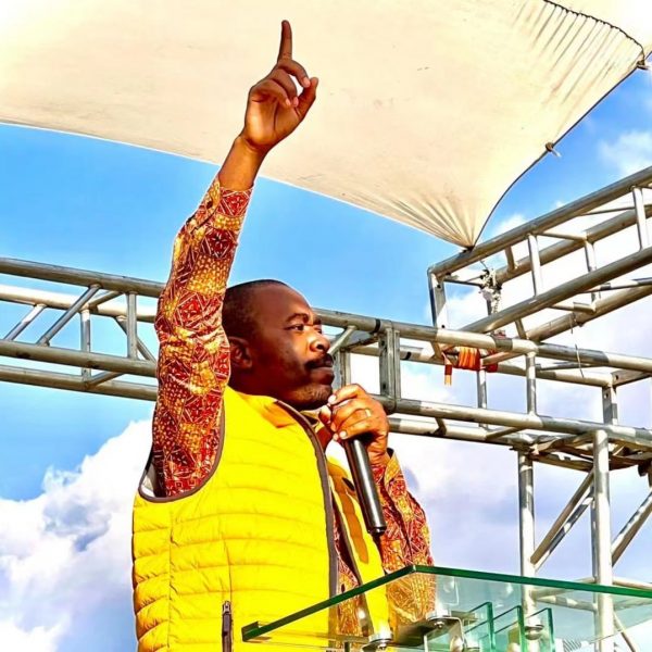 Zanu PF thugs stop Chamisa in Gokwe, journos attacked