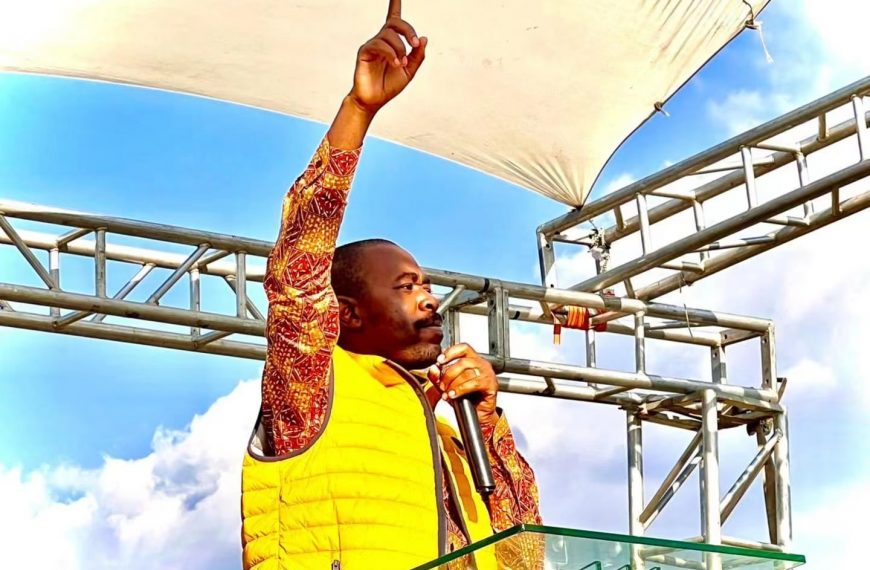 Home 10 Zanu PF thugs stop Chamisa in Gokwe, journos attacked
