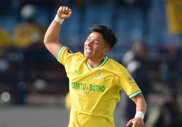 Home 128 Mamelodi Sundowns beat Stellenbosch FC in league match