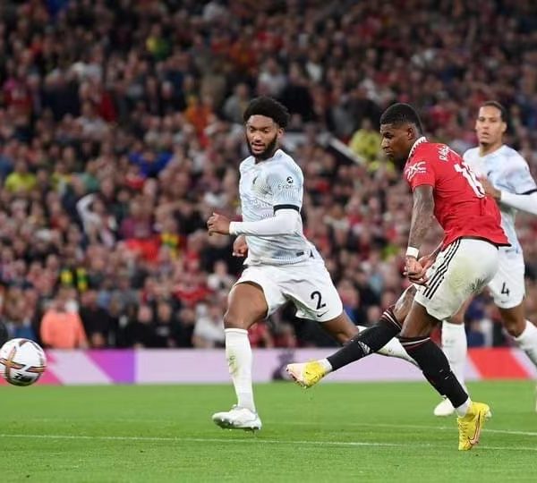 Manchester United beat old foe Liverpool in EPL thriller