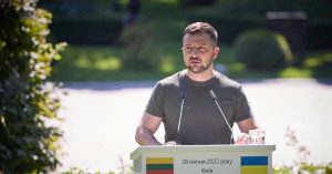Home 5 Ukraine President Volodymyr Zelensky addressing the press on Russia and Ukraine war developments
