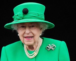 Home 5 The doctors of Queen Elizabeth II, 96, are "concerned" about her health and "have recommended that she be placed under medical supervision" at her castle in Balmoral.