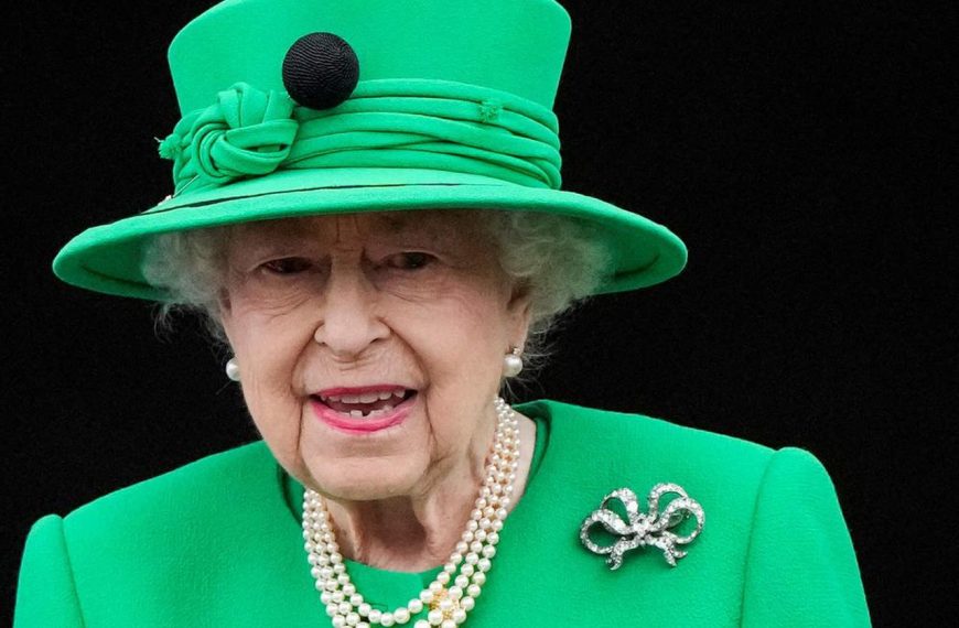 The doctors of Queen Elizabeth II, 96, are "concerned" about her health and "have recommended that she be placed under medical supervision" at her castle in Balmoral.