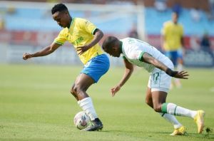 Home 7 Themba Zwane of Mamelodi Sundowns and Bonginkosi Ntuli of AmaZulu FC during the DStv Premiership match between Mamelodi Sundowns and AmaZulu FC at Loftus Versfeld Stadium on September 18, 2022 in Pretoria, South Africa.