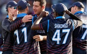 Namibia's JJ Smit (C) and teammates celebrate the wicket of Sri Lanka's Chamika Karunaratne during the Australia 2022 Twenty20 World Cup cricket tournament match between Sri Lanka and Namibia at Kardinia Park in Geelong on October 16,2022.