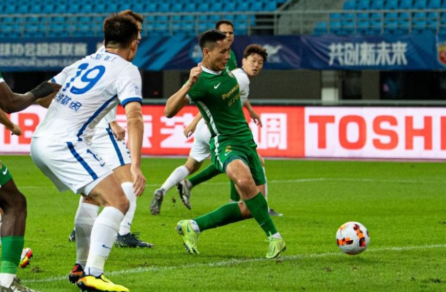 Leung Nok Hang of Zhejiang FC shoots to score during a 2022 season Chinese Football Association Super League (CSL) match between Zhejiang FC and Wuhan Three Towns in Huzhou, east China's Zhejiang Province, Oct. 4, 2022.