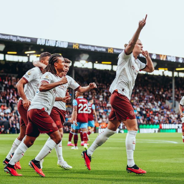 Home 169 Manchester City win big at Burnley but Kevin De Bruyne faces injury