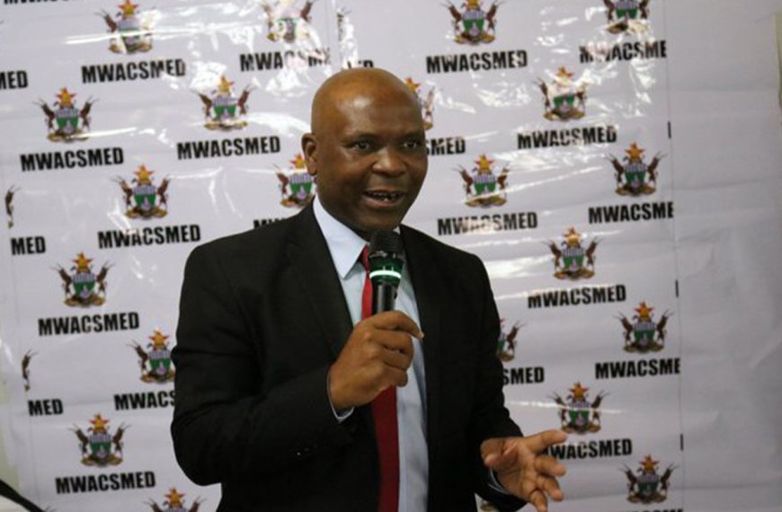 Moses Mhike speaking at the business risk management and insurance workshop held at Cresta Lodge in Harare on 6 July 2023.