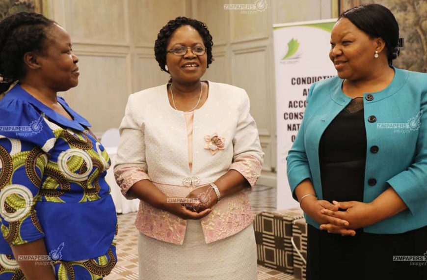 Zimbabwe Auditor-General Mildred Chiri and her deputies Nyasha Magadza and Rheah Kujinga at workshop in Harare, Sept 28, 2018.