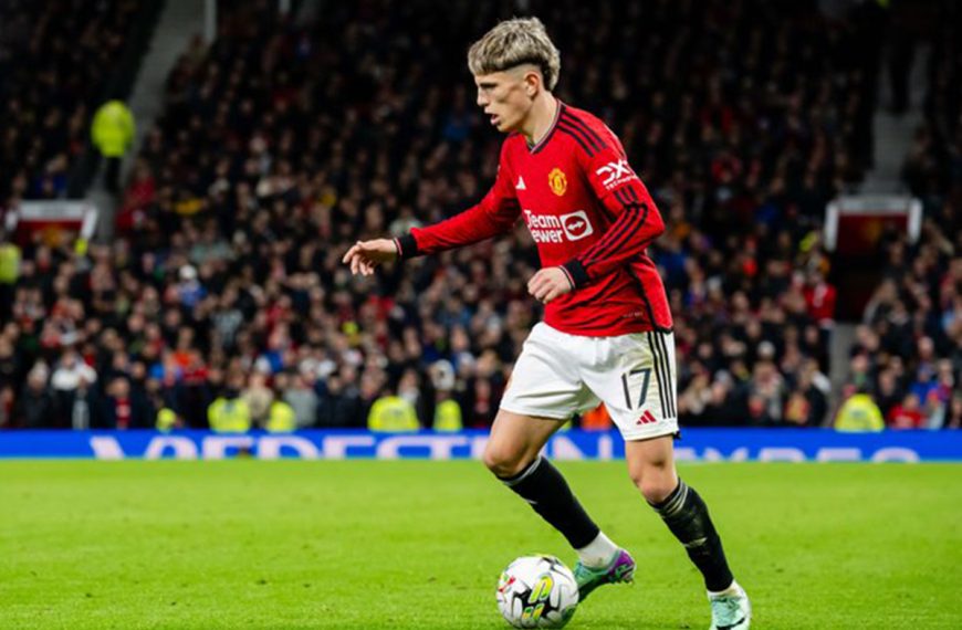Manchester United striker Alejandro Garnacho in action as the Red Devils were knocked out of the League Cup by Newcastle United on 1 November 2023.