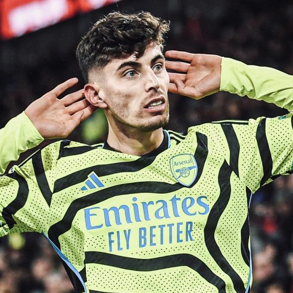 Home 170 Arsenal secure thrilling 4-3 victory over Luton to extend league lead
