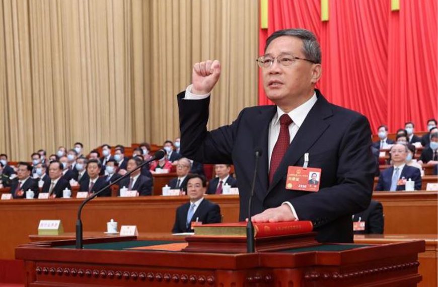 Newly appointed Chinese Premier Li Qiang makes a public pledge of allegiance to the Constitution at the Great Hall of the People in Beijing, capital of China, March 11, 2023.