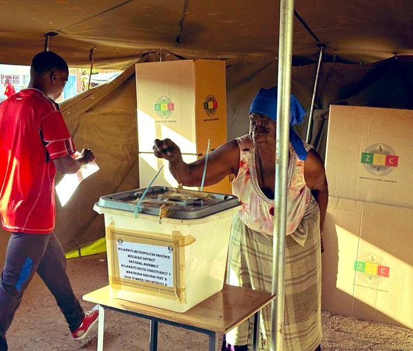 Home 144 An unidentified elderly woman casts her vote during a by-election in Zimbabwe on Saturday 9th December 2023.