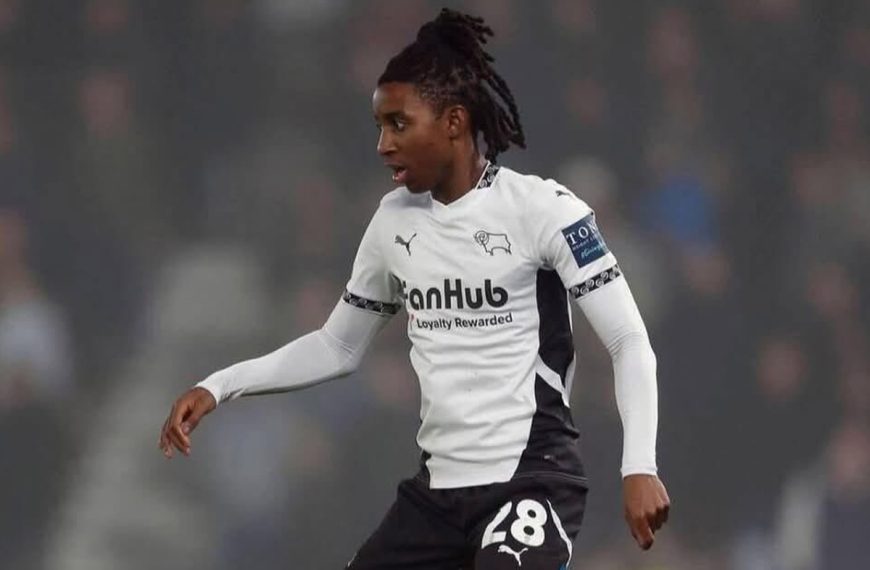 Tawanda Chirewa in action for Derby County during an English Championship match.