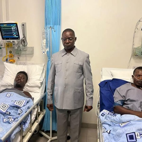 Sports Minister Anselem Sanyatwe interacts with hospitalized golfers on Tuesday 13th May 2025, who are receiving treatment at Kensington Medical Centre following a tragic accident.