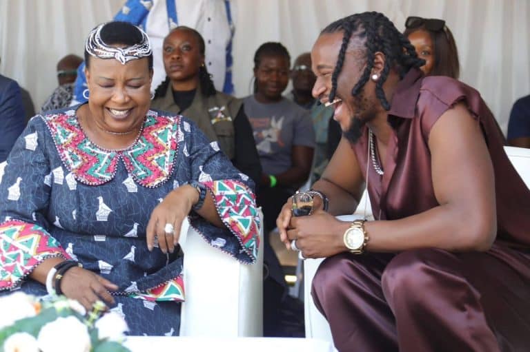 The First Lady of the Republic of Zimbabwe, Auxillia Mnangagwa, and Jah Prayzah at the newly constructed Baradzanwa Cultural Village in Mazowe on Friday 2nd January 2025.